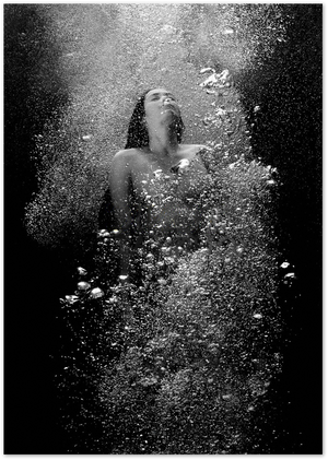 Posterux© | Submerged Beauty – Underwater Black & White Poster poster – premium wall art