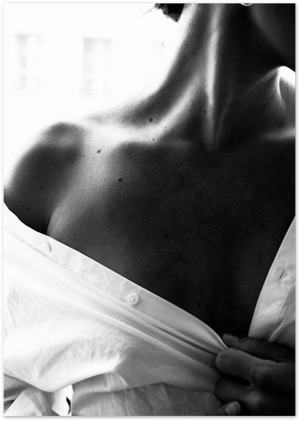 Posterux© | Elegant Black & White Sensuality Poster poster – premium wall art